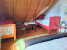 Schlafzimmer mit Kinderbett